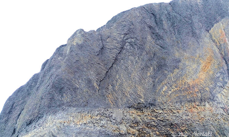 Black Tusk 山頂をまじかから見た画像