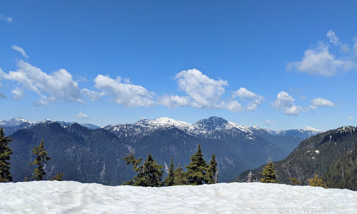 スーサイドブラフからノースニードル方面の景色