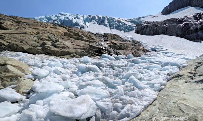 マティアー氷河に近づいた景色