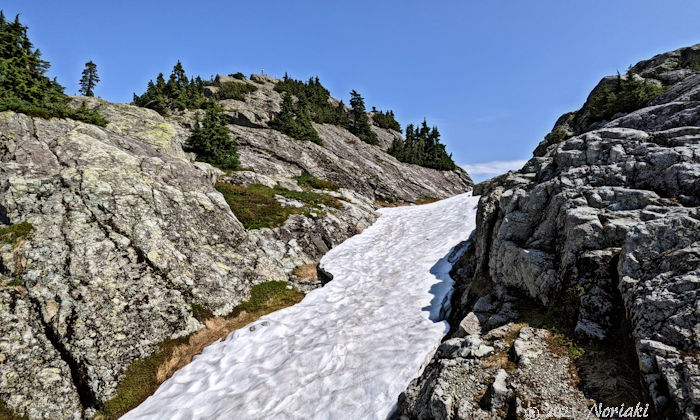 急斜面が終わり開けた所からポンプピークの景色