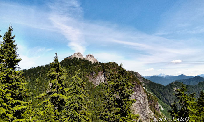 途中の見通しの良い所で目標のクラウンマウンテンの景色