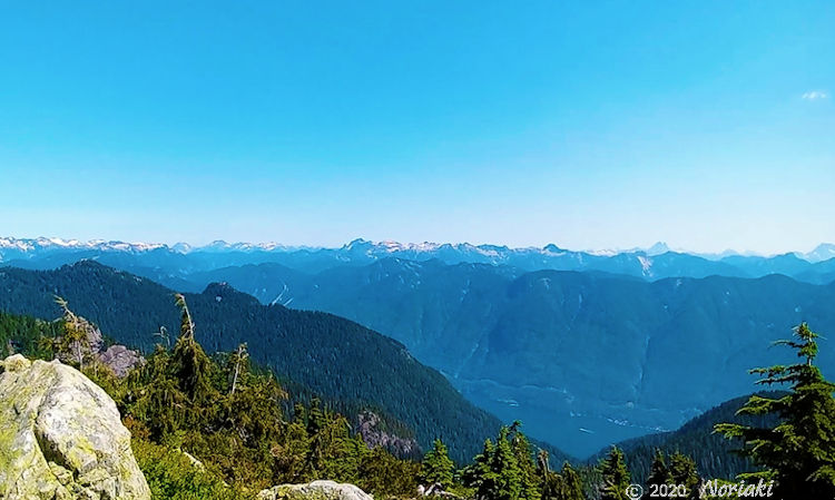 マウントシーモア山頂 3rd Peak Mount Seymour Summitからの東側の景色