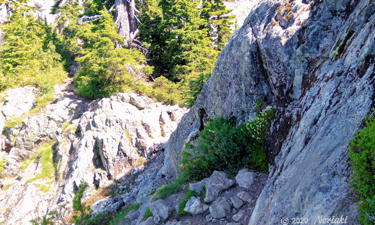 サードピーク 3rd Peak に向かう途中の岩