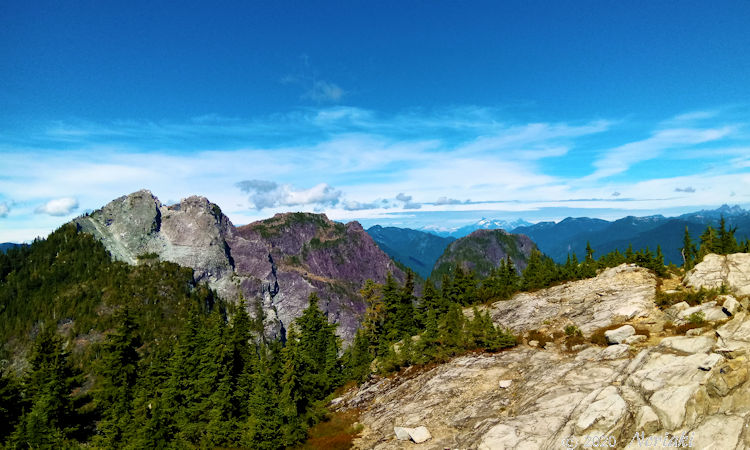 ゴート山から見えるクラウン山の景色です。