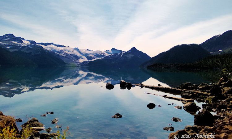 キャンプグラウンド入口から見えるガリバルディレイク Garibaldi Lake の景色